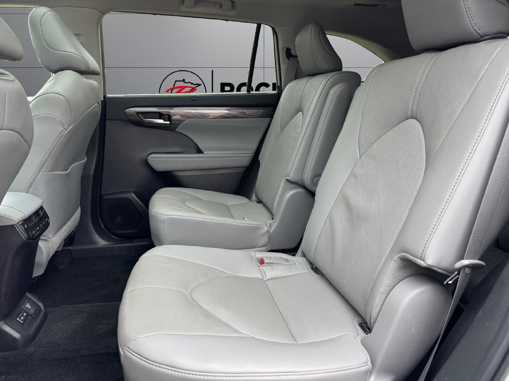 Used 2024 Toyota Highlander Platinum AWD/4WD image 18