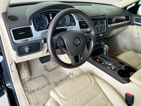 Used 2014 Volkswagen Touareg VR6 AWD/4WD image 9