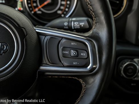 Used 2021 Jeep Gladiator Overland image 23