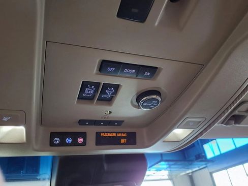 Used 2018 Cadillac Escalade Premium Luxury AWD/4WD image 24