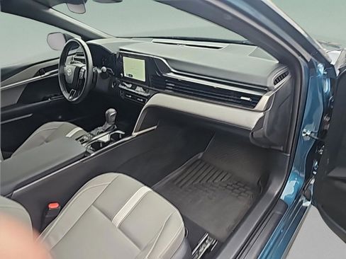 Used 2025 Toyota Camry SE image 34