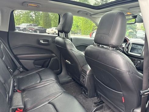 Used 2017 Jeep Compass Trailhawk w/ Leather Interior Group AWD/4WD image 9