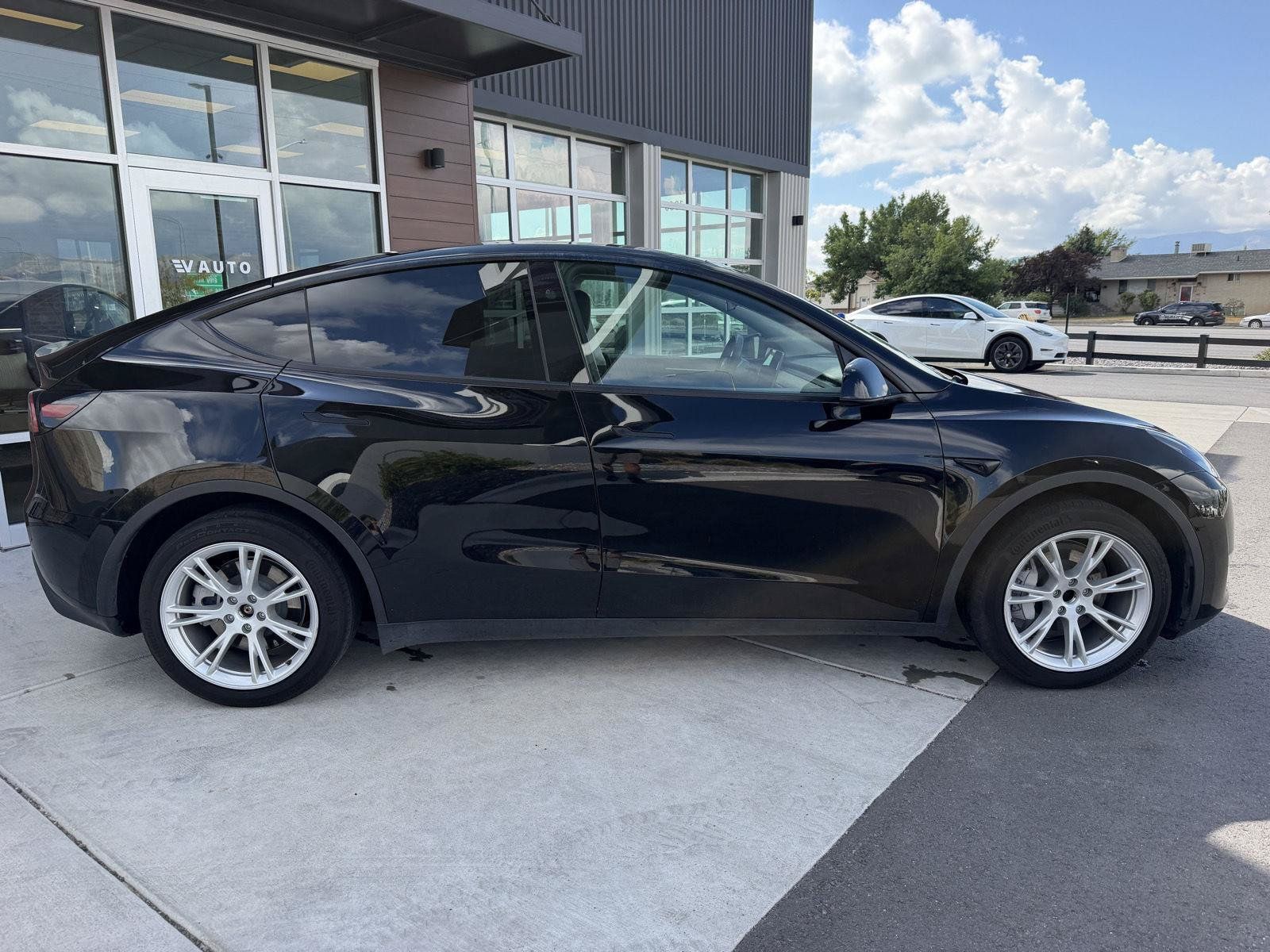 Used 2024 Tesla Model Y 2WD image 9