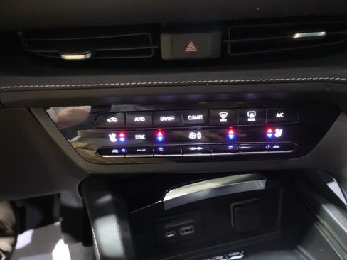 Used 2023 Buick Envision Avenir AWD/4WD image 25