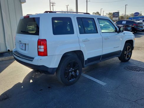 Used 2012 Jeep Patriot Latitude w/ Altitude Pkg image 3