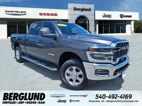Used 2025 RAM 2500 Big Horn AWD/4WD image 1