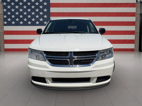Used 2020 Dodge Journey SE w/ SE Popular Equipment Group FWD image 2
