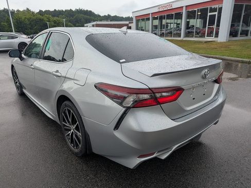 Used 2023 Toyota Camry SE w/ Cold Weather Package AWD/4WD image 3