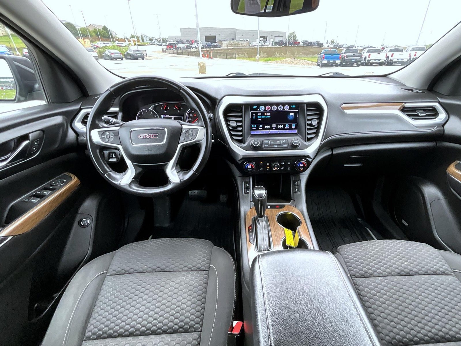 Used 2017 GMC Acadia SLE FWD image 17