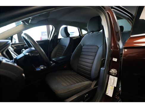 Used 2019 Ford Fusion SE FWD image 11