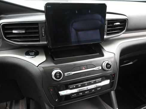 Used 2020 Ford Explorer XLT w/ Equipment Group 202A image 20