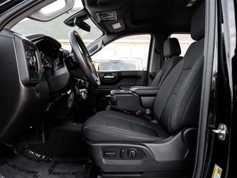 Used 2022 Chevrolet Silverado 1500 Custom w/ Safety Confidence Package image 3