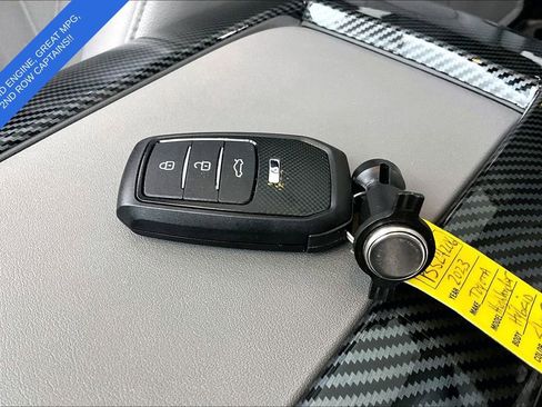 Used 2023 Toyota Highlander Platinum FWD image 11