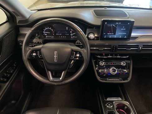 Used 2022 Lincoln Corsair AWD w/ Premium Package image 11