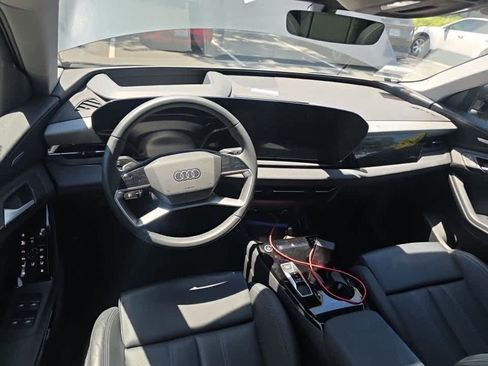 Used 2025 Audi Q6 e-tron Premium Plus w/ Premium Plus AWD/4WD image 7