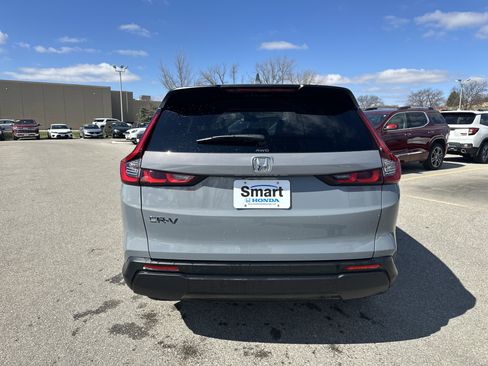 Used 2025 Honda CR-V LX image 9