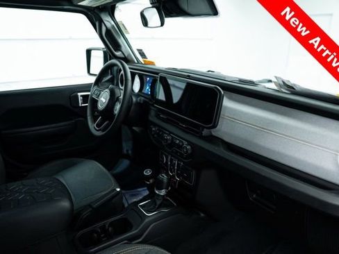 Used 2024 Jeep Wrangler Unlimited image 15