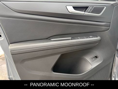 Used 2024 Volkswagen Atlas Cross Sport SEL R-Line image 5