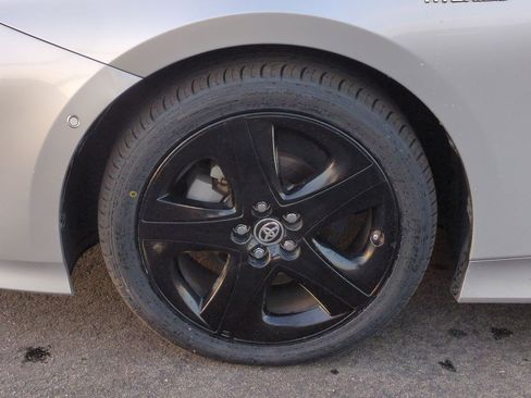 Used 2020 Toyota Prius XLE image 25