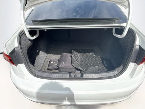 Used 2019 Volkswagen Jetta SE w/ Cold Weather Package FWD image 29