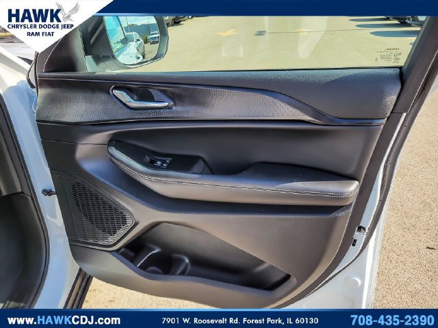 Certified 2025 Jeep Grand Cherokee Laredo AWD/4WD image 28
