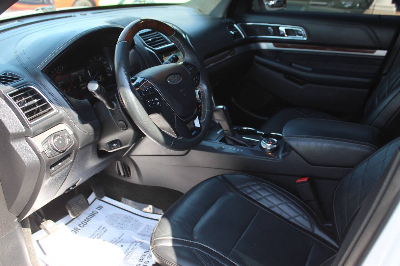 Used 2018 Ford Explorer Platinum AWD/4WD image 21