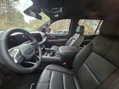 Used 2025 Chevrolet Suburban RST w/ Comfort Package image 10