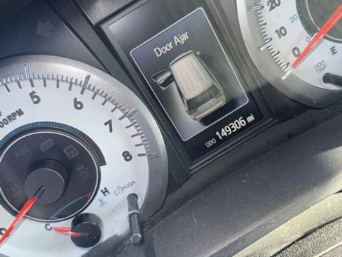 Used 2015 Toyota Sienna SE image 39