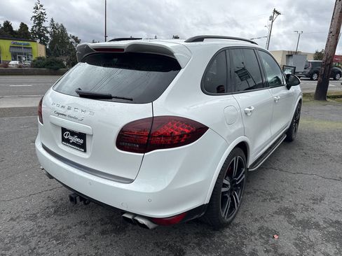 Used 2014 Porsche Cayenne Turbo S image 5