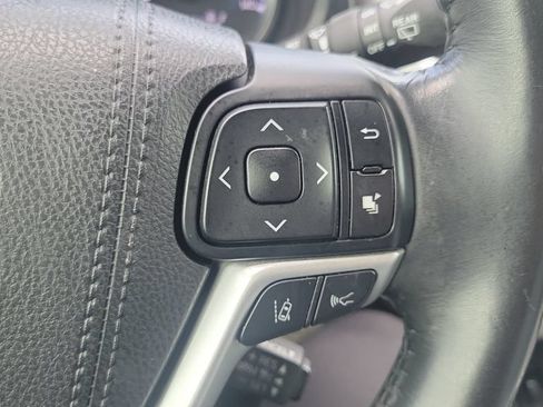 Used 2017 Toyota Highlander Plus FWD image 20