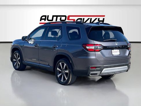 Used 2025 Honda Pilot Touring image 5