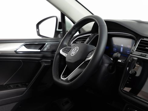 Used 2024 Volkswagen Tiguan SE AWD/4WD image 26