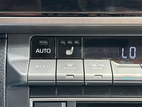 Used 2025 Toyota Camry XLE FWD image 29