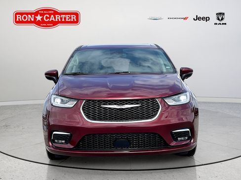 Certified 2023 Chrysler Pacifica Touring-L FWD image 2