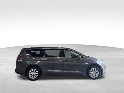 Used 2018 Chrysler Pacifica Touring Plus FWD image 30
