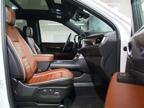 Used 2023 GMC Yukon XL Denali Ultimate AWD/4WD image 20