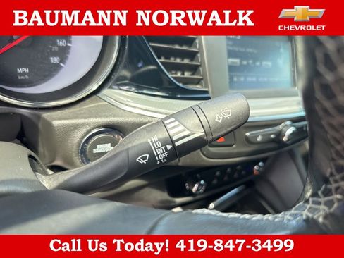Used 2018 Buick Regal Preferred FWD image 12