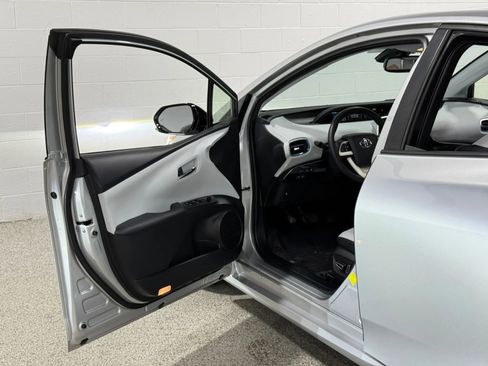 Used 2017 Toyota Prius Four w/ Premium Convenience Package image 9
