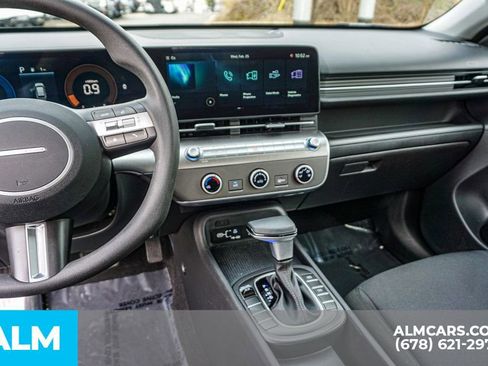 Used 2025 Hyundai Kona SE image 33