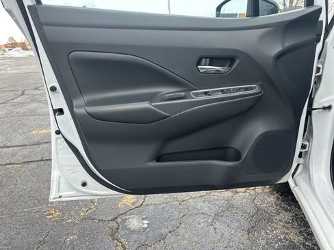 Used 2024 Nissan Versa SR image 19