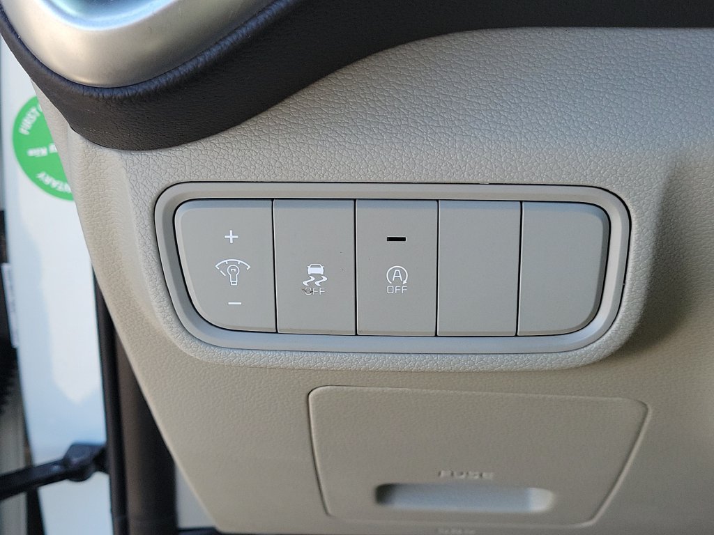 Used 2025 Kia Soul LX w/ LX Technology Package FWD image 30