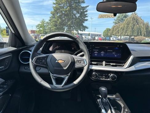 Used 2024 Chevrolet Trax LT w/ Driver Confidence Package FWD image 16
