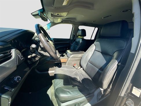 Used 2018 Chevrolet Suburban LT image 23