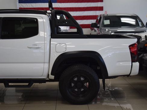 Used 2019 Toyota Tacoma TRD Off-Road image 15
