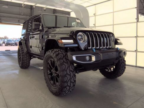 Used 2023 Jeep Wrangler Unlimited Sahara AWD/4WD image 3