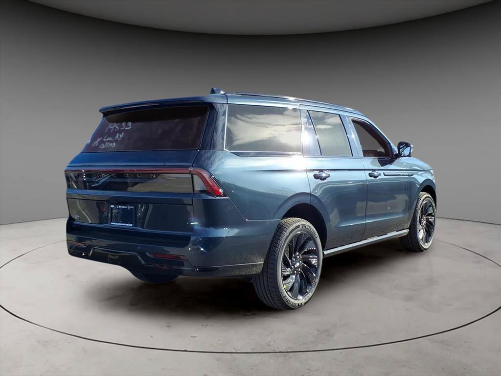 New 2025 Lincoln Navigator Reserve w/ Jet Appearance Package AWD/4WD image 9