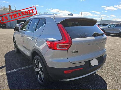 Used 2025 Volvo XC40 B5 Plus image 14