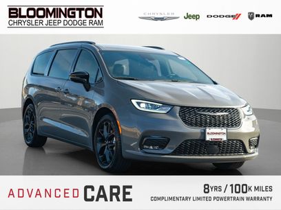 Used 2024 Chrysler Pacifica Touring-L w/ S Appearance Package