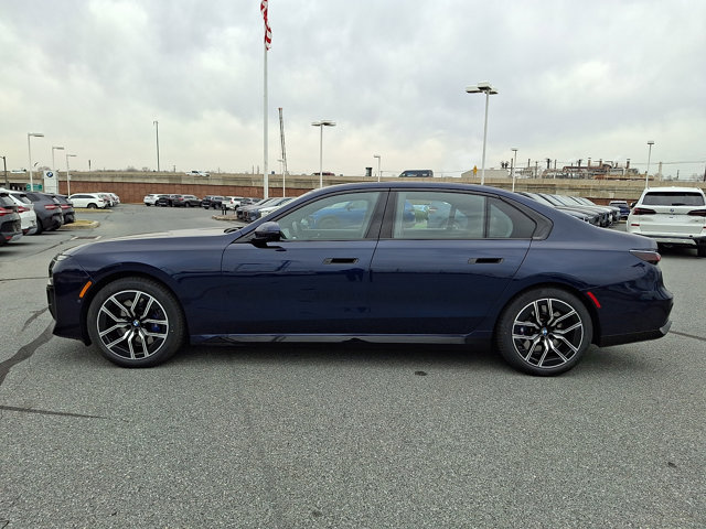 Certified 2023 BMW 760i xDrive AWD/4WD image 4