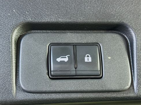 Used 2025 Nissan Rogue SV AWD/4WD image 29
